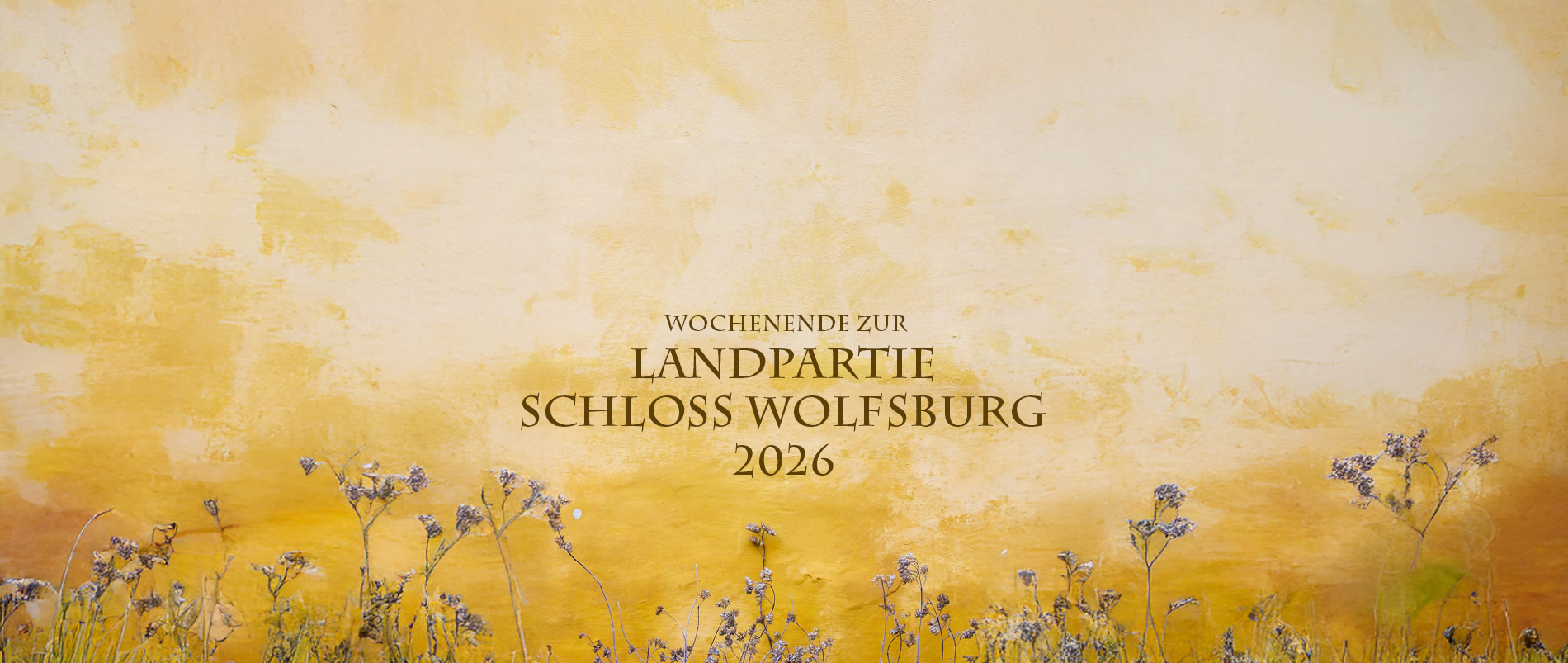 Traditionelle Windmühlen in einer grünen Umgebung an einem sonnigen Tag.