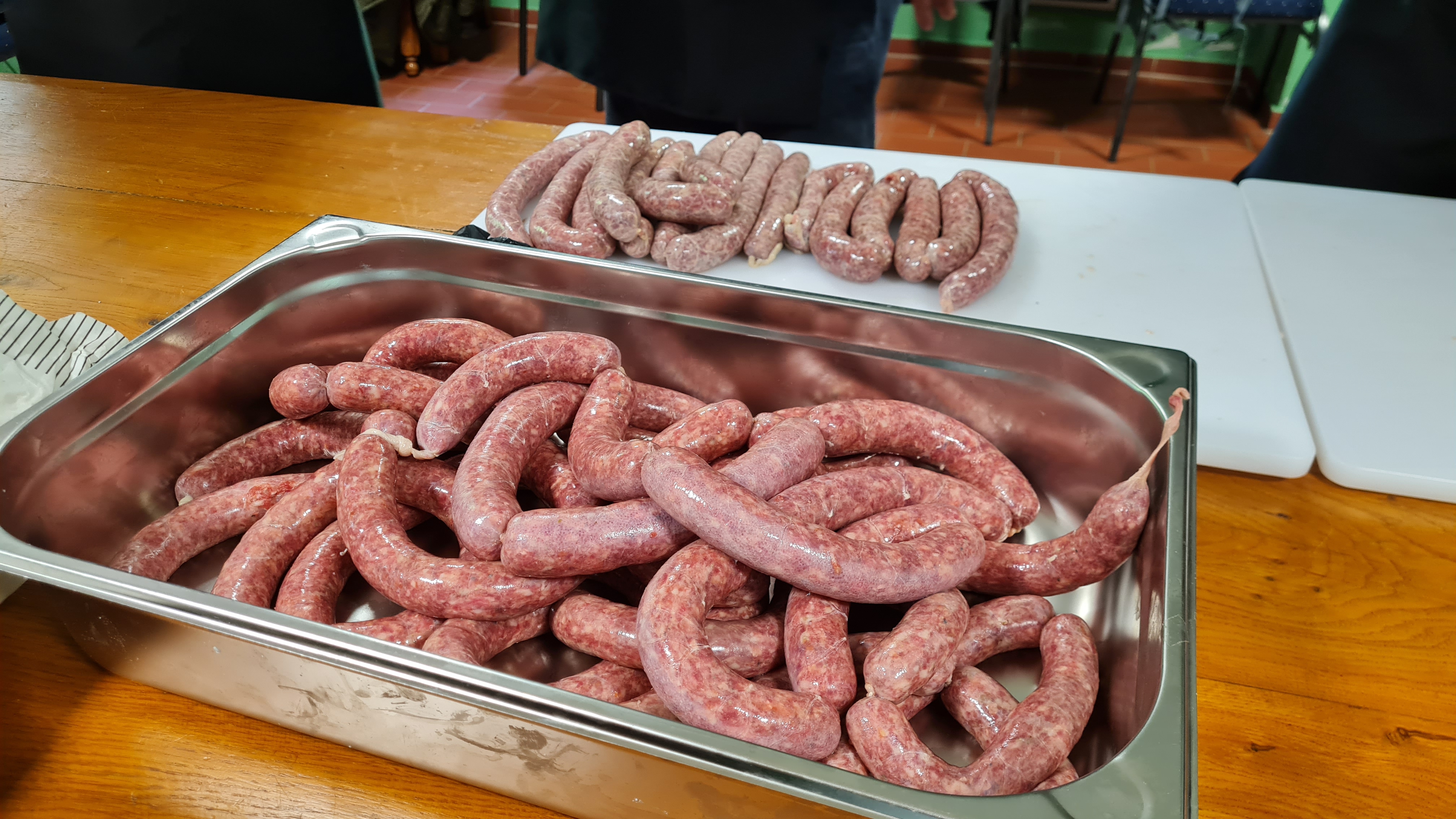 Selbst hergestellte Bratw&uuml;rste im Workshop